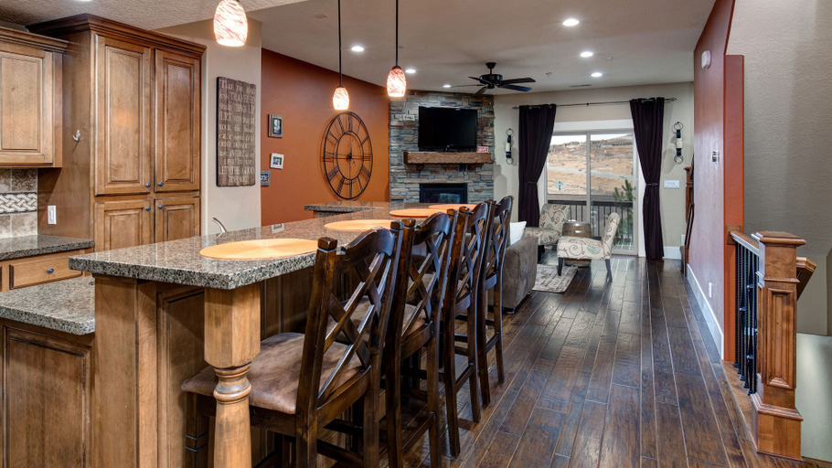 Food & Drinks, Park's Edge 844, Wasatch