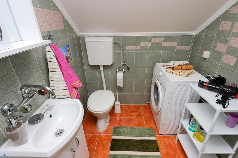 Bathroom 2, Apartment Mirjana