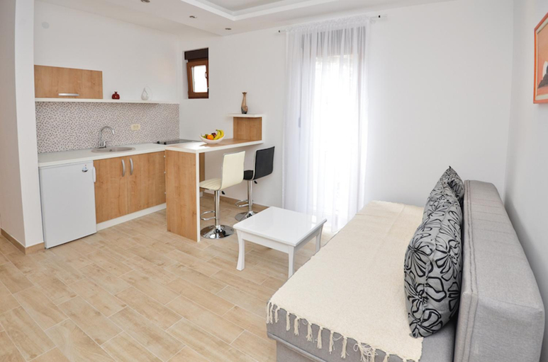 Others 2, Gospostina Apartment