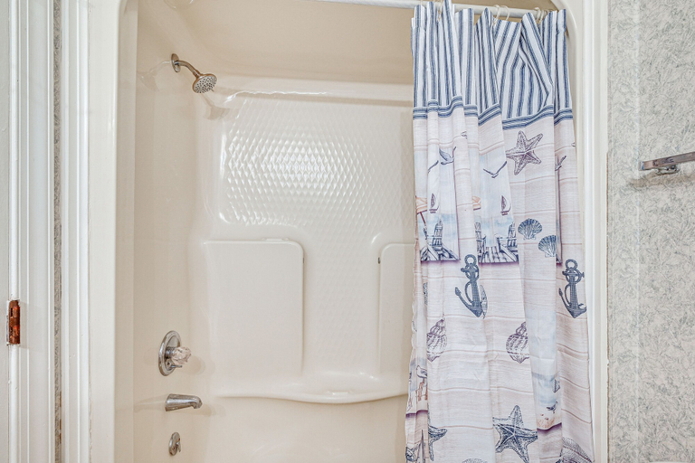 Bathroom 4, Inviting Condo: 1 Block to Myrtle Beach!, Horry