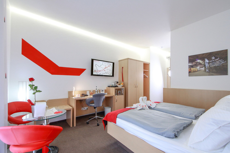 Bedroom 4, Aalener Römerhotel, Ostalbkreis