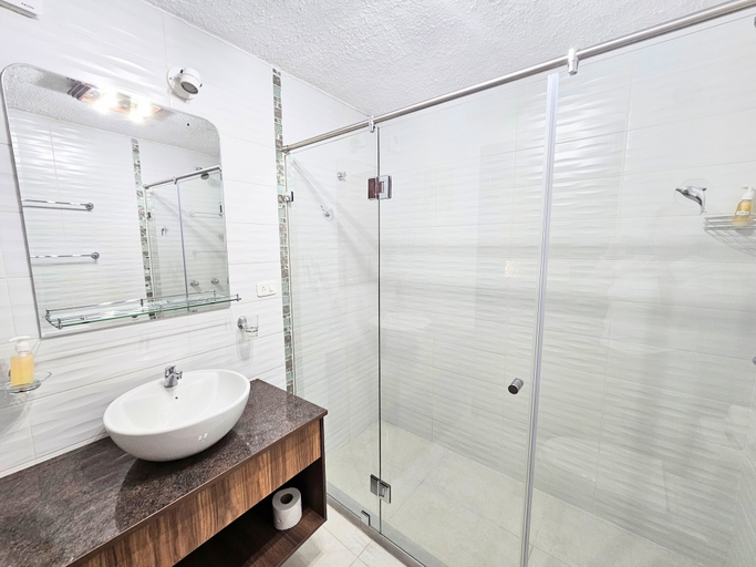 Bathroom 3, Altamira Apartsuites, Quito