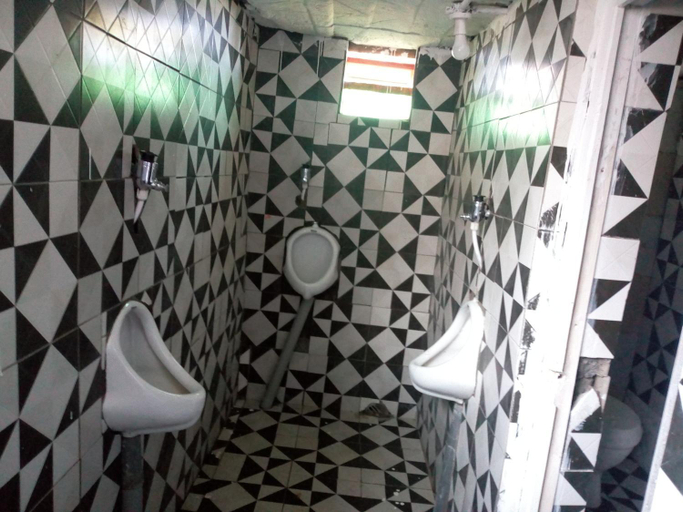 Bathroom, Maverick Camp Rondavels and Homestay, Kipipiri