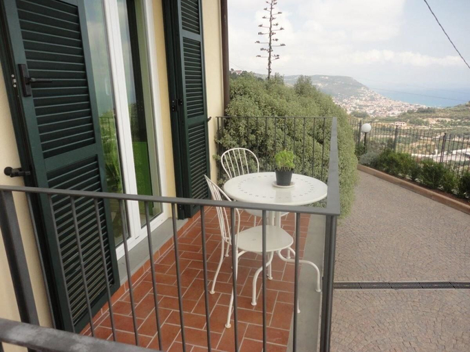 Others 5, Casa Vacanze Santi, Savona