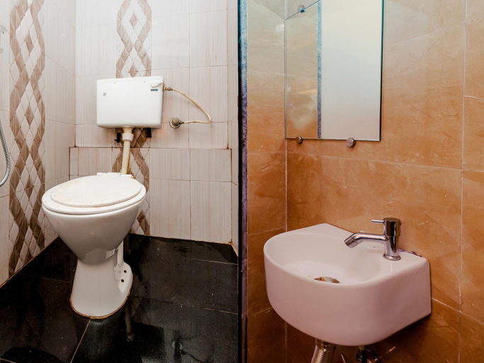 Bathroom 3, Hotel KGN, Mumbai City