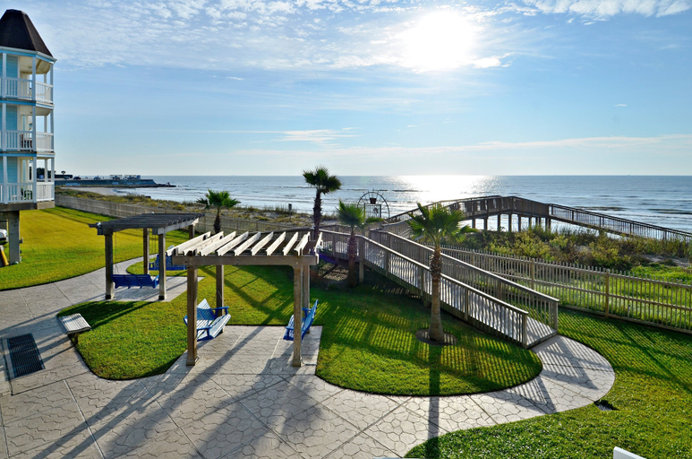 Property grounds 2, Seascape 2317 Studio Bedroom Condo by RedAwning, Galveston