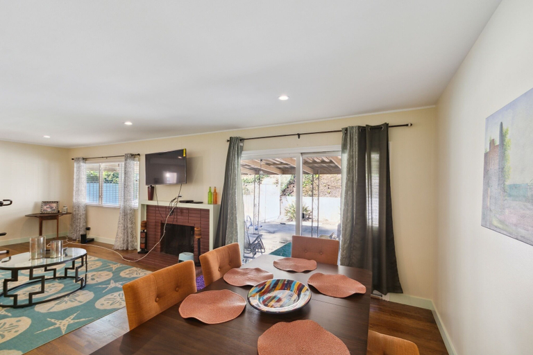 Living area 3, Modern Relaxing Retreat With Private Pool 4 Bedroom Home by RedAwning, Los Angeles