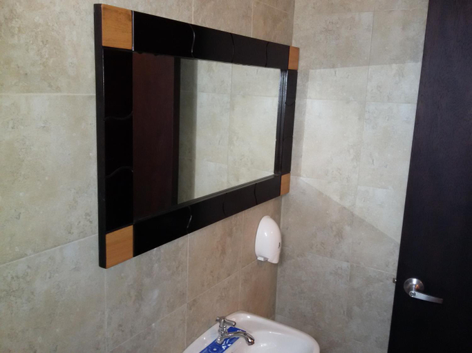 Shower 5, Hotel Las Mercedes Airport-Quito, Quito