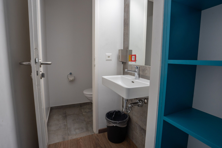 Bathroom 4, Nyon Hostel, Nyon