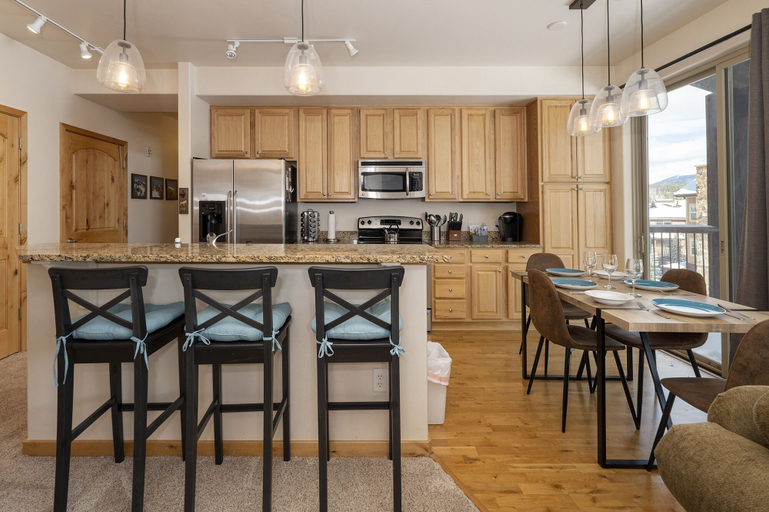 Private kitchen 2, Trailhead Lodge One Bedroom 801 Condo by RedAwning, Grand