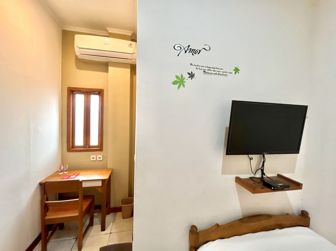 RedDoorz At Mystays Pemuda Cepu Blora - Tap to explore photos