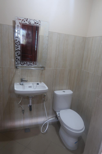 Bedroom 3, Berlian Hotel, Ende