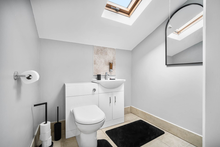 Bathroom 4, Hotel Comforts & Home Conveniences -sleeps 8, Birmingham