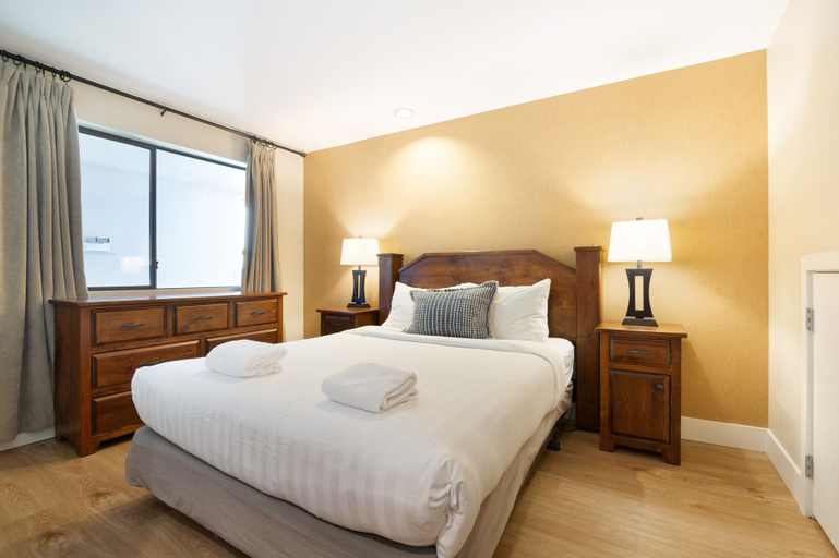 Bedroom 3, Powder's Edge by Whiski Jack, Squamish-Lillooet
