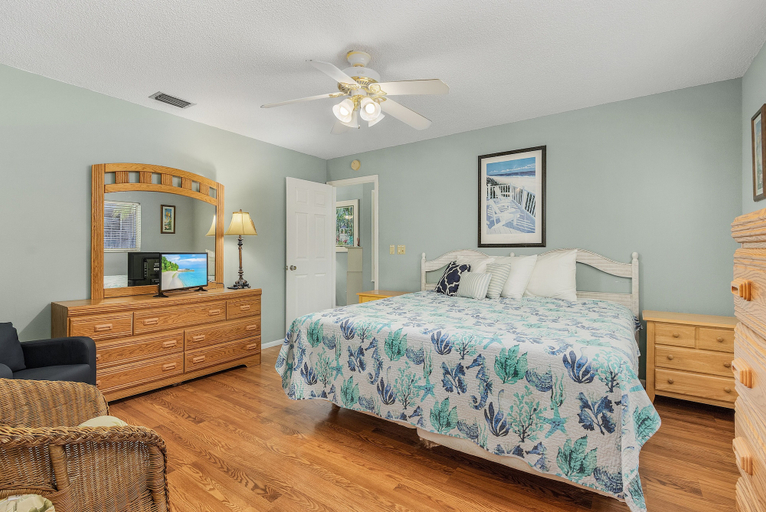 Bedroom 2, 50 Gulf Beach Rd - Unit 1 1 Bedroom Home by RedAwning, Lee