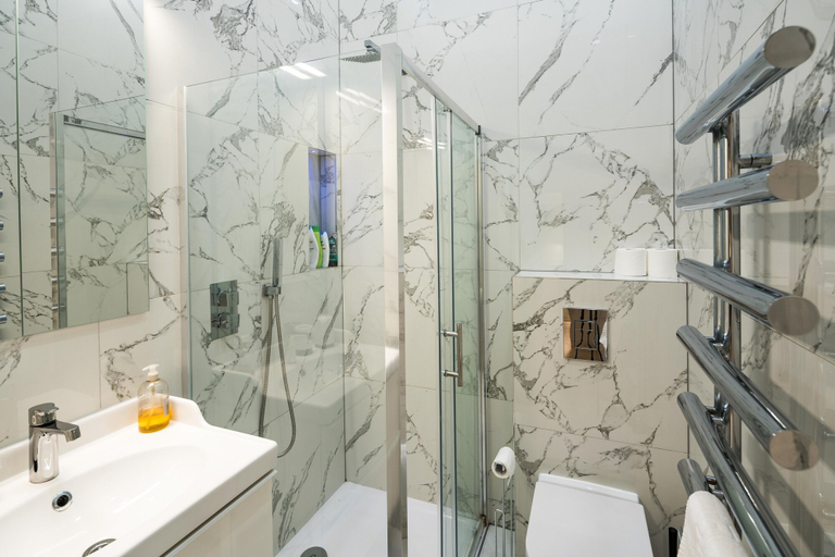 Bathroom, 3 Beds, Opposite Museums, Harrods, Hyde Park, London