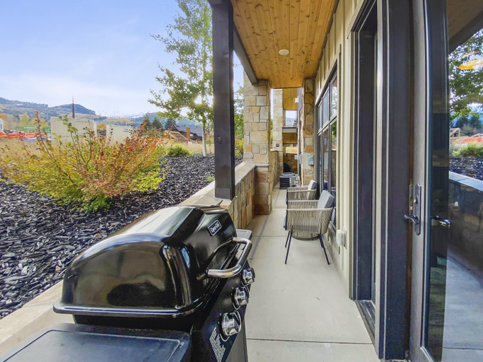 BBQ/picnic area 3, 106 Blackstone Mountain Marvel! 2 Bedroom Condo by RedAwning, Summit