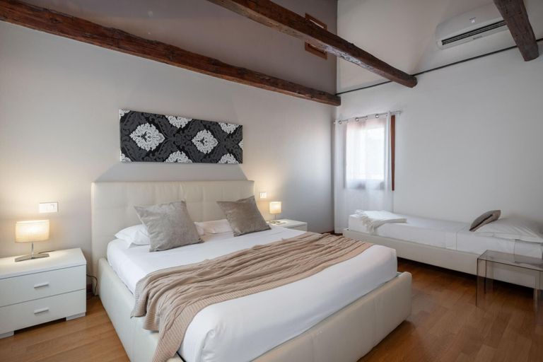 Bedroom 2, Herion Palace Apt 5 by Wonderful Italy, Venezia