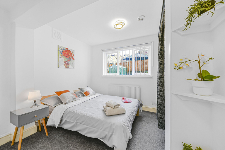 Bedroom 2, Stylish Central 2-bed Apartment With Pvt Garden, London