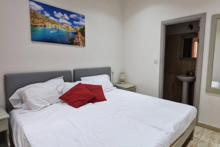 Others 3, Modern 4-bed Home in Ix-xaghra, Valley View Pool