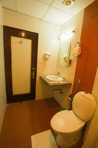 Bathroom 5, Hotel 360 Country Club, Kangra