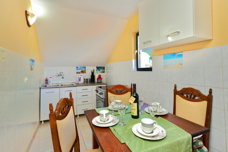Others 5, Apartment Mirjana