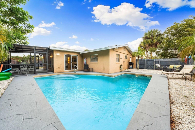 Sport & Beauty 5, Sarasota Seascape 3 Bedroom Home by RedAwning, Sarasota