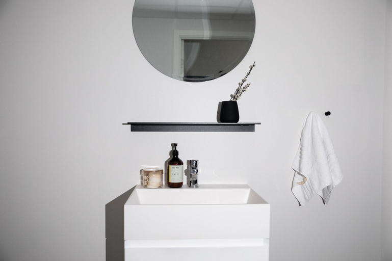 Bathroom 16