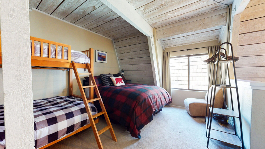 Room 4, Bigwood #41 2 Bedroom Condo, Mono