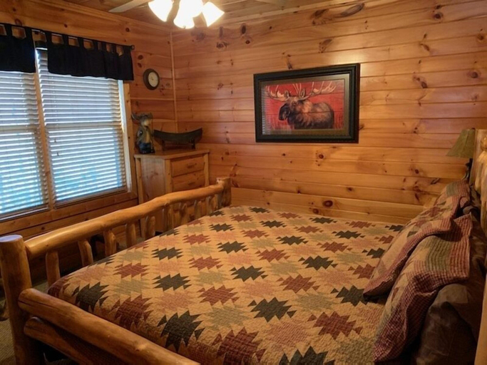 Bedroom 3, 5 O' Clock Somewhere 3 Bedroom Cabin by RedAwning, Sevier