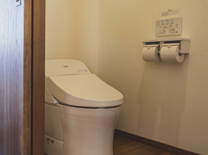Bathroom 4, Comfort Plus, Chatan
