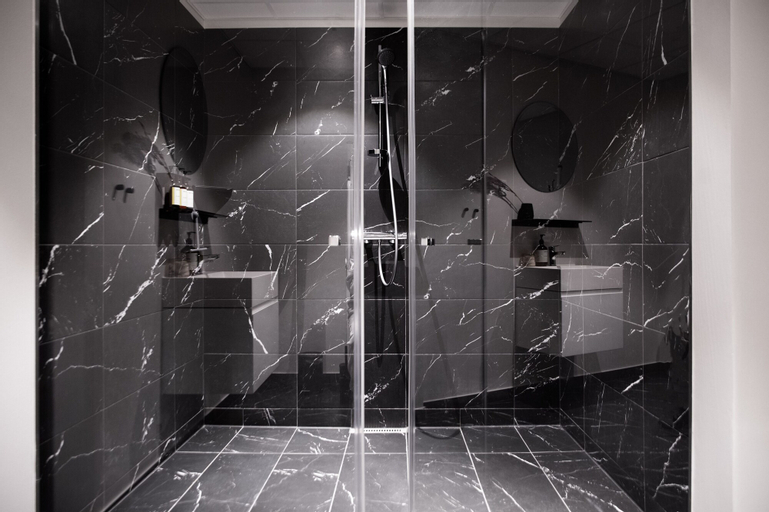 Bathroom 18