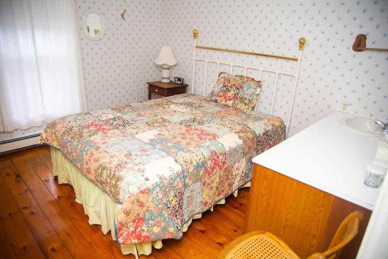 Bedroom 2, The Sylvan Inn, Leelanau