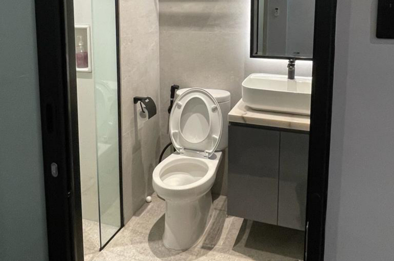 Bathroom 5, Pakuwon Benson Apartemen 1, Surabaya
