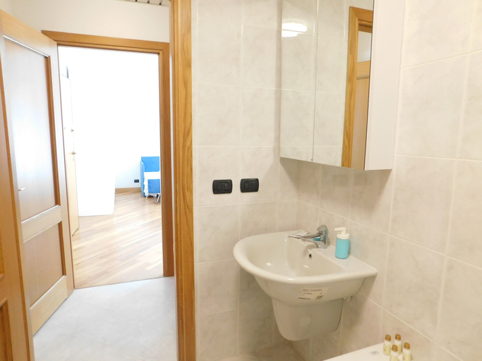 Bathroom 4, Fratelli Asquasciati 53 Apartments, Imperia