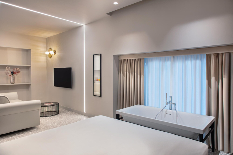 Bedroom 2, Lady Rose Prestige Suite, Napoli