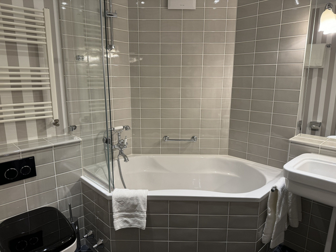 Bathroom 4, Schloss Hotel Dresden-Pillnitz, Dresden
