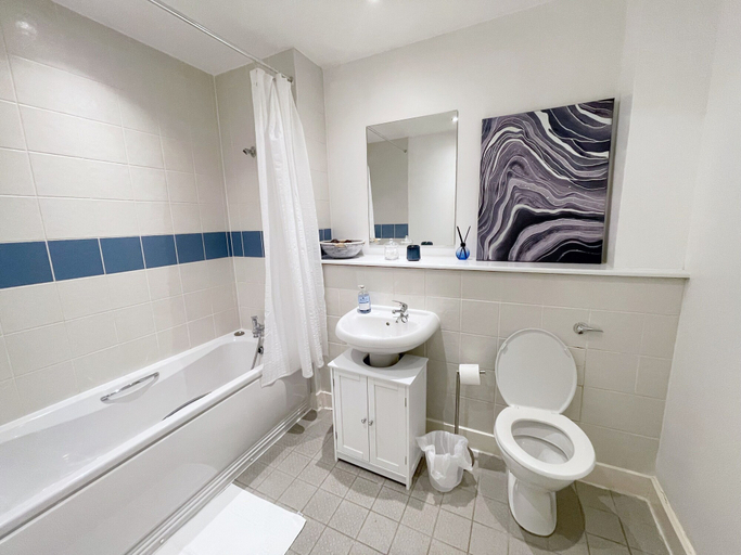 Bathroom 3, Central 2-bed Apartment in Greater Manchester, Manchester
