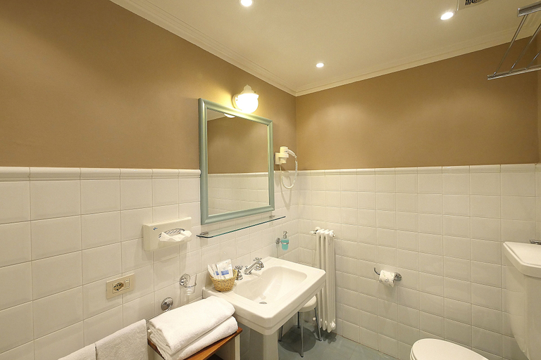 Bathroom 4, Residence Villa Piani, Livorno