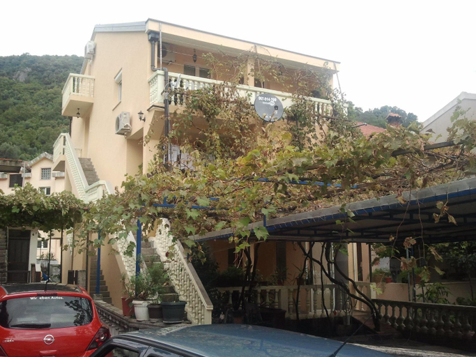 Others 3, Radovic Apartments