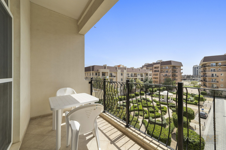 Dining room 3, WelHome - Stylish Studio with Park Views in Regent House 2, Dubai