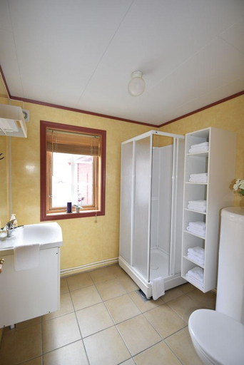 Bathroom, XLyngen, Lyngen