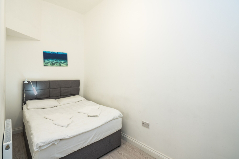 Bedroom 2, 3 Beds, Opposite Museums, Harrods, Hyde Park, London