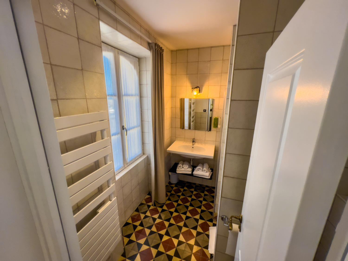 Bathroom 3, Grand Hotel de Bretagne, Morbihan