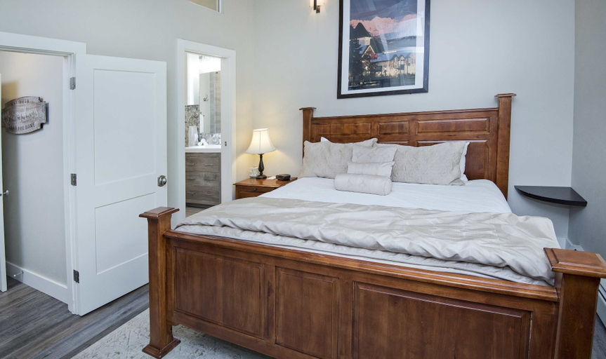 Room 2, 9 Vail Rd. #26 3 Bedroom Condo by RedAwning, Eagle
