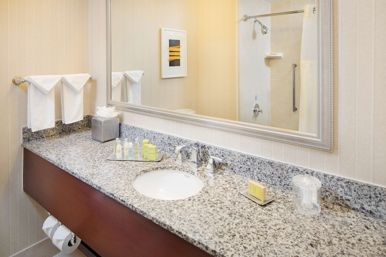 Bathroom 5, DoubleTree by Hilton Hotel Los Angeles Commerce, Los Angeles