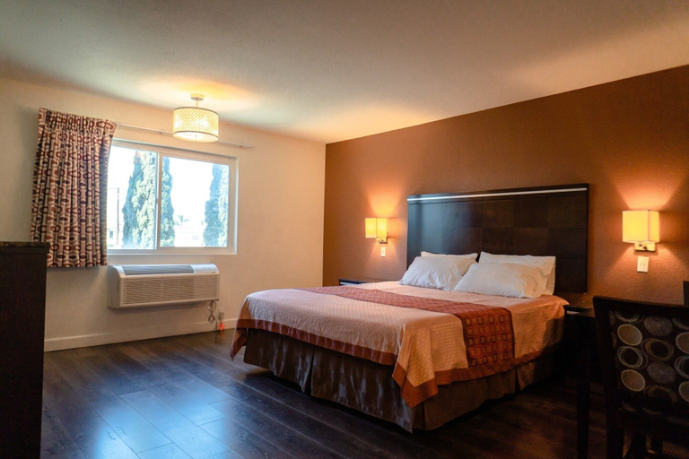Bedroom 3, Maywood Inn, Los Angeles