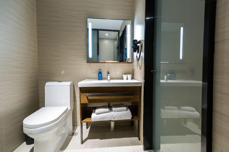 Bathroom 3, Hanting Hotel Heze Zhonghua Road Ginza, Heze