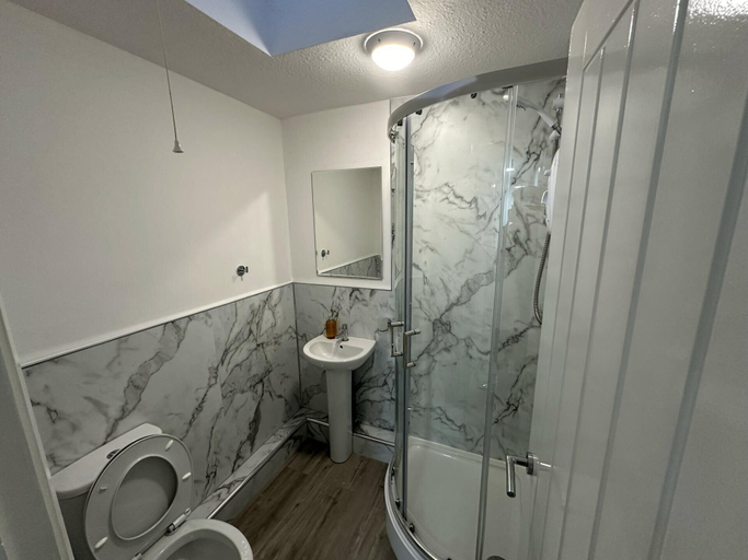 Bathroom, Beautiful 2-bed Apartment in Birmingham, Birmingham