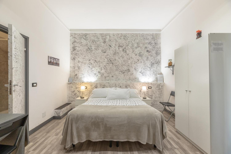 Others 2, Le Mura room&breakfast, Genova